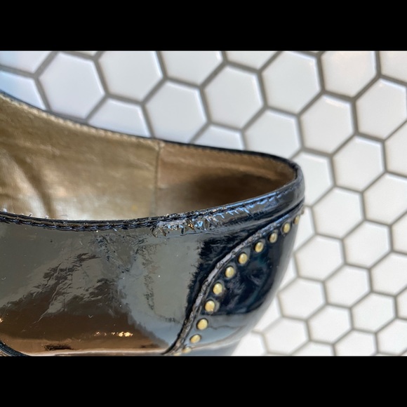 Libby Edelman studded black and gold loafer - Picture 6 of 6